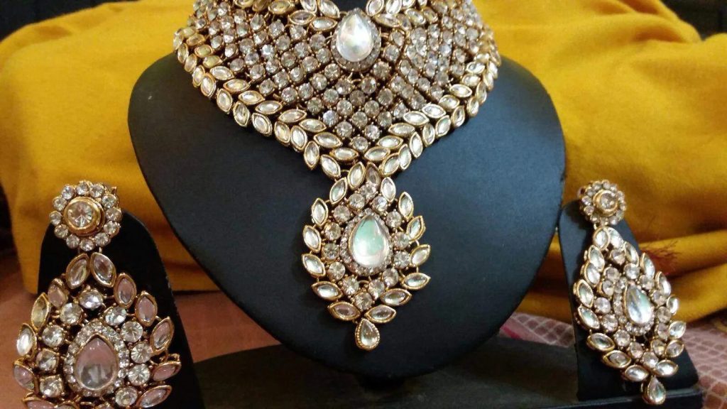 Different Accessories You Can Put On To Look Good Different Accessories You Can Put On To Look Good
