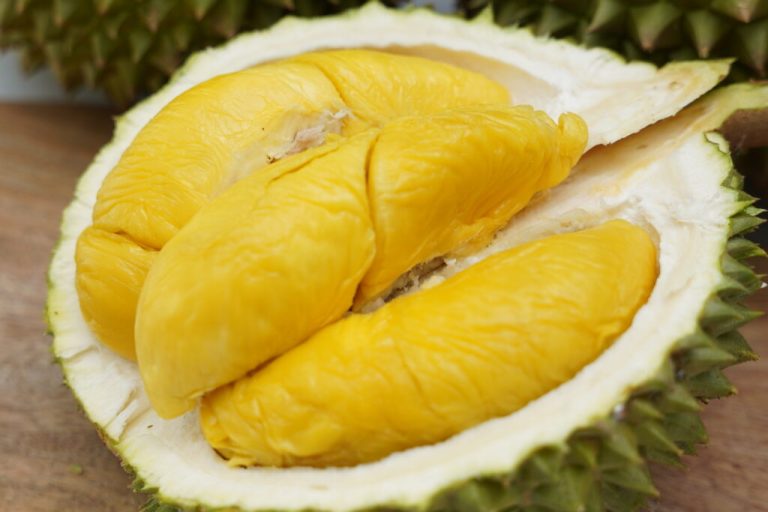How Do Two Decades of Experience Elevate the Durian Buying Experience?