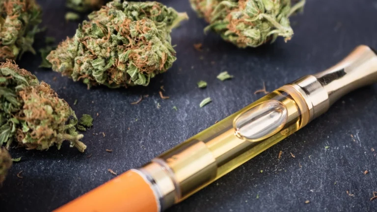Choosing the Best CBD Vape Pen: Factors to Ensure Quality, Safety, and Reliability
