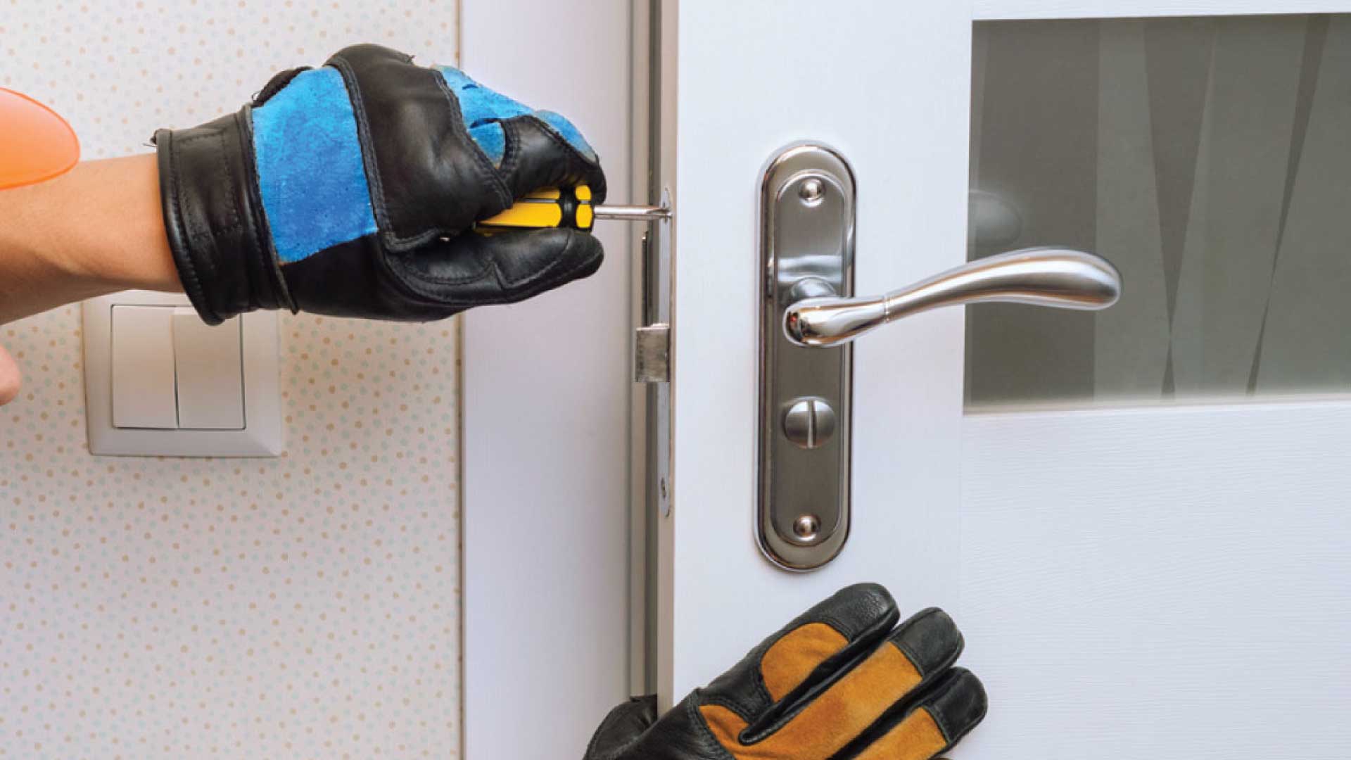 Emergency Locksmith: What to Expect When You Call